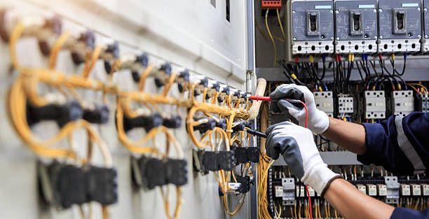 Professional Electrician technician working in Abingdon, IL